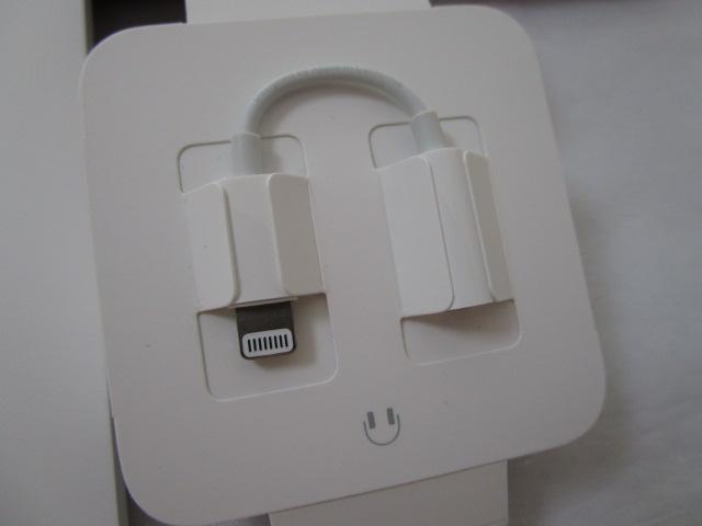 gp Designed by Apple in California Abv iPhonet CgjO[q Cz & XebJ[ ̎ʐ^2