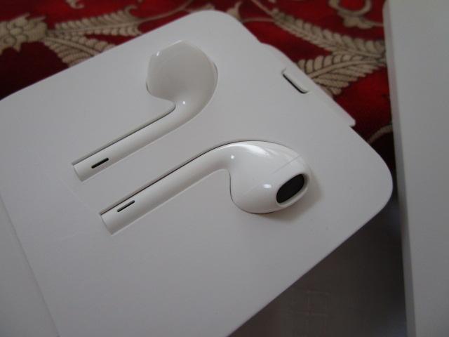 gp Designed by Apple in California Abv iPhonet CgjO[q Cz & XebJ[ ̎ʐ^3