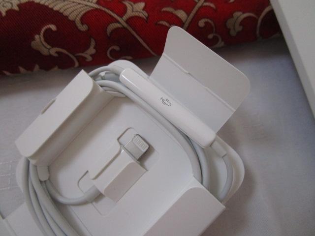 gp Designed by Apple in California Abv iPhonet CgjO[q Cz & XebJ[ ̎ʐ^5