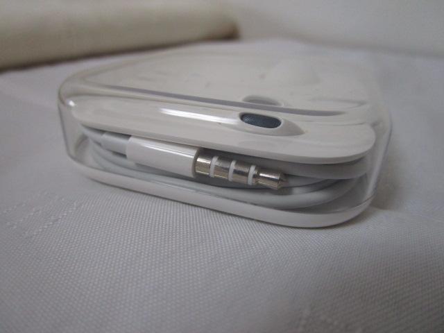 Apple���� �L���C���z�� 3.5mm�W���b�N ���ʒ����{�^���t�� �z���C�g�f�U�C�� ���g�p ���J���ς�N �̎ʐ^3