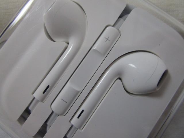 Apple���� �L���C���z�� 3.5mm�W���b�N ���ʒ����{�^���t�� �z���C�g�f�U�C�� ���g�p ���J���ς�N �̎ʐ^5