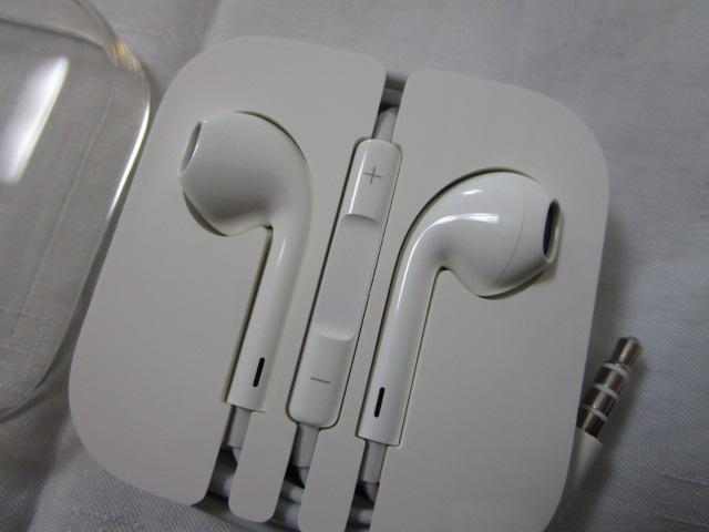 Apple���� �L���C���z�� 3.5mm�W���b�N ���ʒ����{�^���t�� �z���C�g�f�U�C�� ���J���ς�A �̎ʐ^2