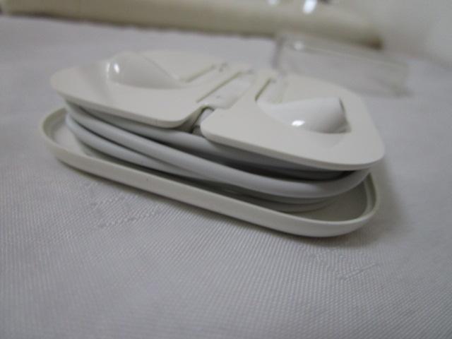 Apple���� �L���C���z�� 3.5mm�W���b�N ���ʒ����{�^���t�� �z���C�g�f�U�C�� ���J���ς�A �̎ʐ^6