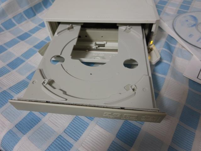 I�EO DATA USB 2.0/1.1�Ή� DVD+R/DVD-R 4�{�����C�g �O�t�^ DVD�f���A���h���C�u DVR-iUN4 �̎ʐ^4