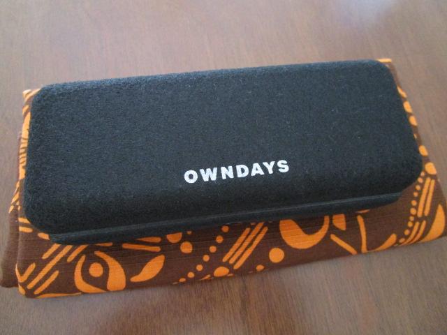 OWNDAYS yʃKlP[X  Xibv{^ ̎ʐ^1