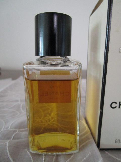 CHANEL Vl NO19 I[hg 60ml cʑ ̎ʐ^2