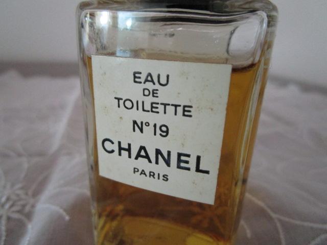 CHANEL Vl NO19 I[hg 60ml cʑ ̎ʐ^4