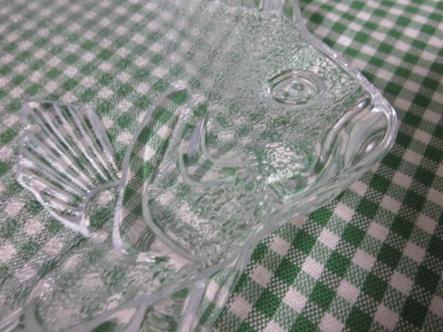 ヒラメ型エンボス ガラス大皿 26cm の写真2