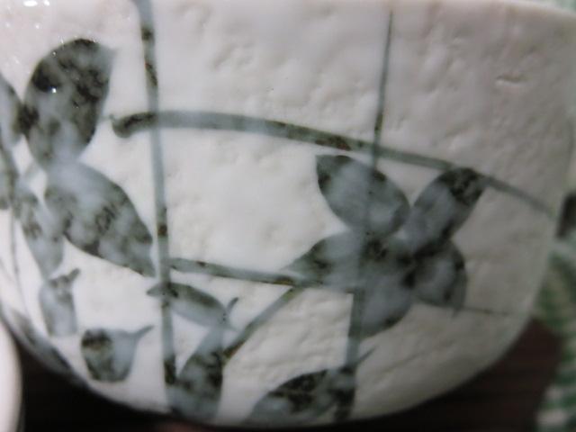 白釉桔梗紋フタ付き小鉢5客セット 焼杉敷皿付き の写真5