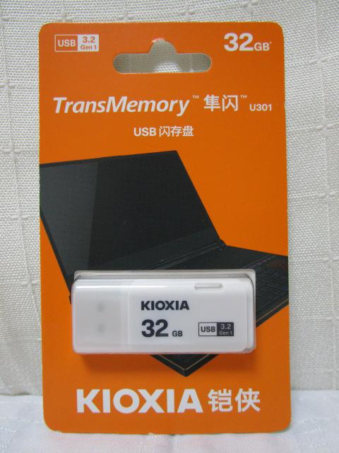 KIOXIA USB 32GB USB3.2(Gen1) LU301W032GC4 { ̎ʐ^1